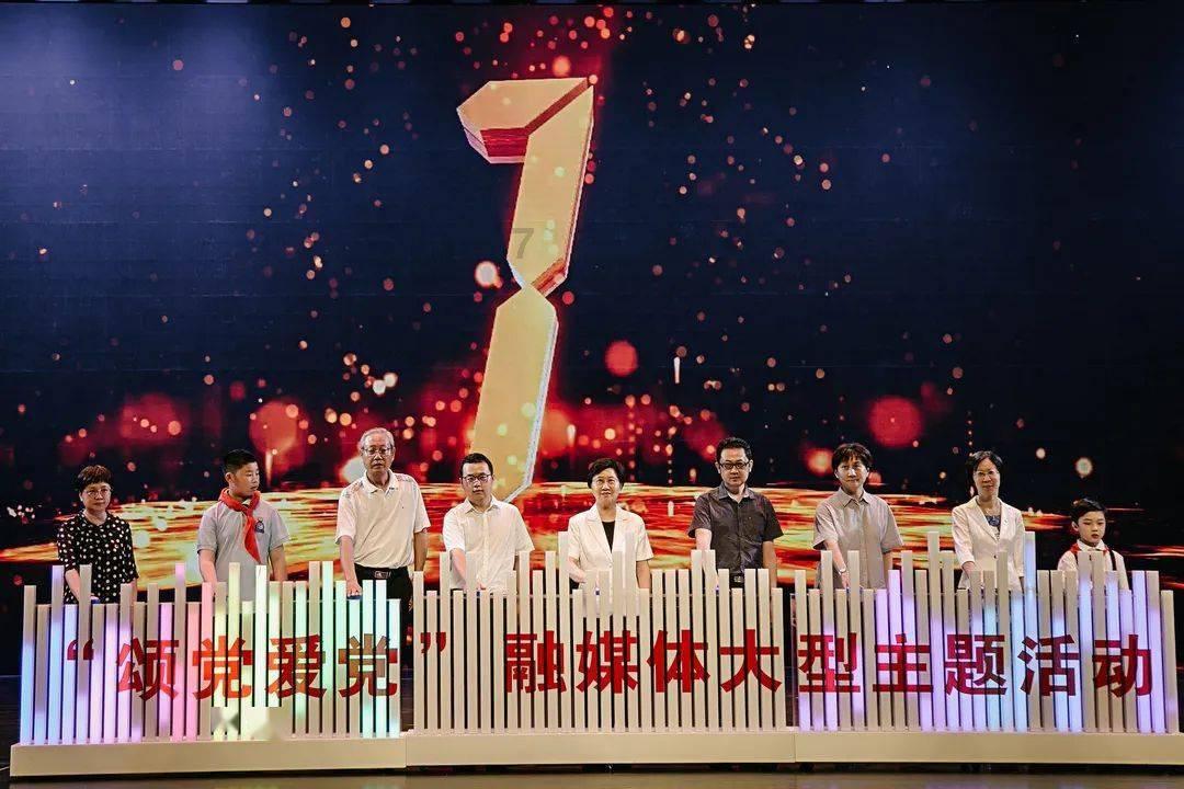父亲70岁他朋友54岁，我29岁父亲朋友的儿子34岁，父亲让我喊他哥没错吧？游戏画面